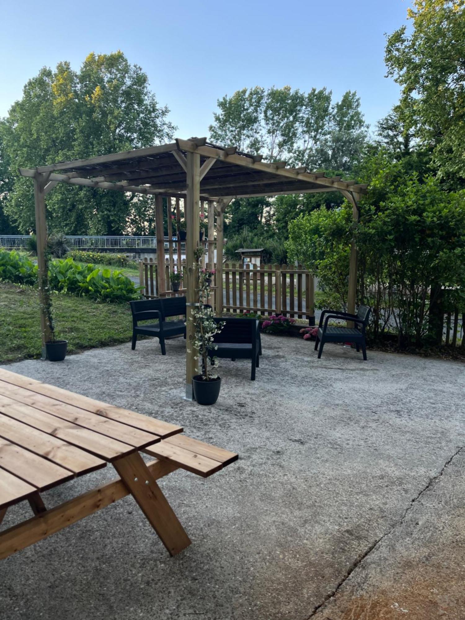 Maison Eclusiere Le Coup De Pompe Meilhan-sur-Garonne Exteriér fotografie