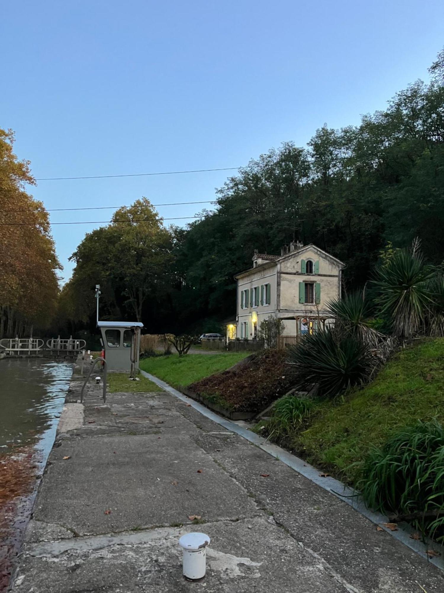 Maison Eclusiere Le Coup De Pompe Meilhan-sur-Garonne Exteriér fotografie